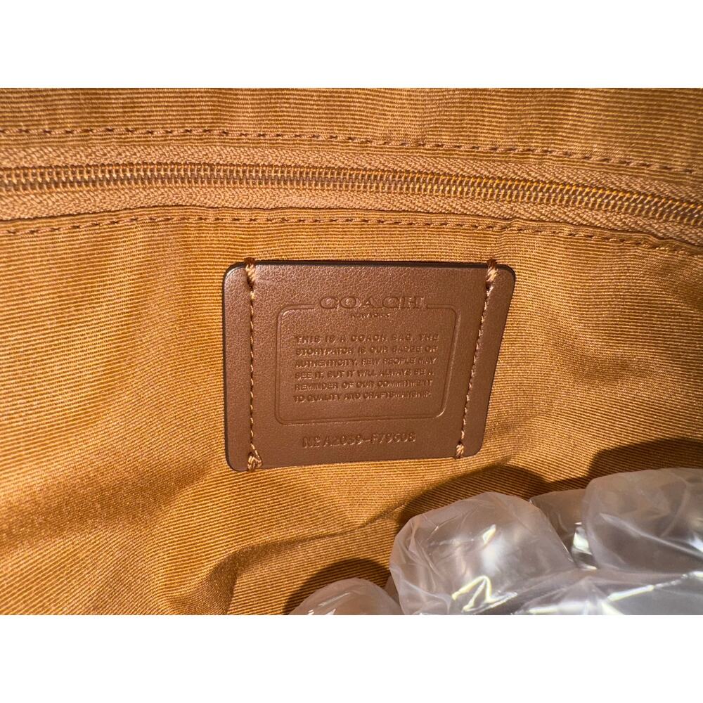 Coach Gallery Tote Gold/Chalk (off white/cream) EUC - Picture 12 of 15